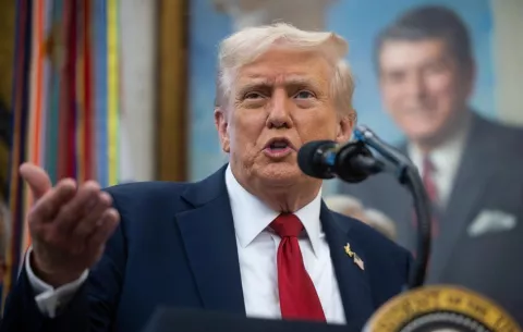 Trump comunica que Israel acordó línea de retirada inicial en Gaza y llama a Hamás a aceptar