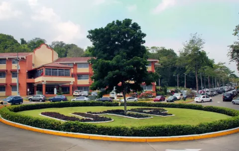 Gobierno descarta construcción de la Ciudad Universitaria y anuncia dormitorios estudiantiles