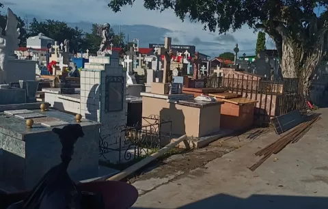 Santiago se prepara para honrar a los fieles difuntos