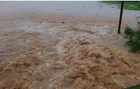 Mariato bajo el agua y el olvido: Comunidades en Veraguas viven otra vez el drama de las inundaciones