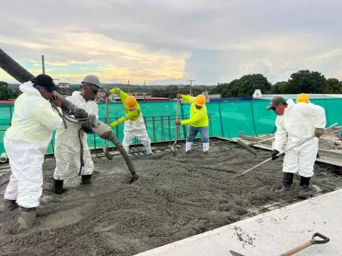 Realizan vaciado de concreto en losa del viaducto del Intercambiador de Chitré 