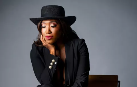 Yamilka conquista corazones con su versión salsa de 'No la beses'