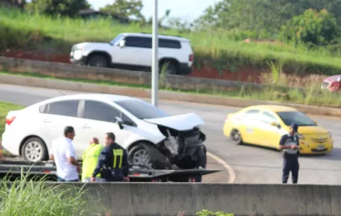 Muere conductor tras chocar contra muro en la autopista Arraiján–La Chorrera