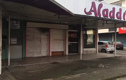 Incendio de almacén en Santiago deja cuantiosas pérdidas y 70 familias afectadas