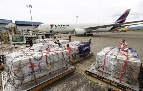 Salen  desde Panamá más de sesenta toneladas de ayuda humanitaria para Jamaica y Cuba