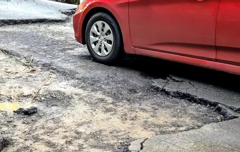 Moradores  exigen reparación  de la carretera Pesé–Los Pozos tras daños causados por las lluvias