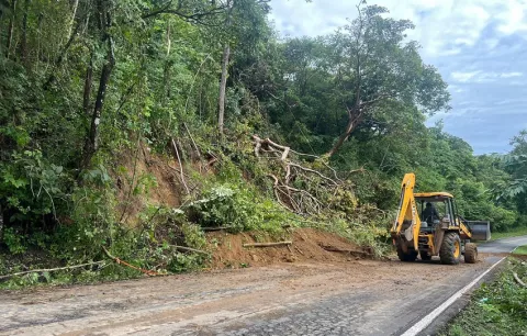 Fuertes lluvias provocan deslizamientos, vías afectadas y viviendas inundadas en Herrera y Los Santos