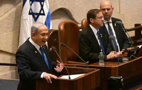 Netanyahu pide al presidente de Israel el indulto en su juicio por corrupción