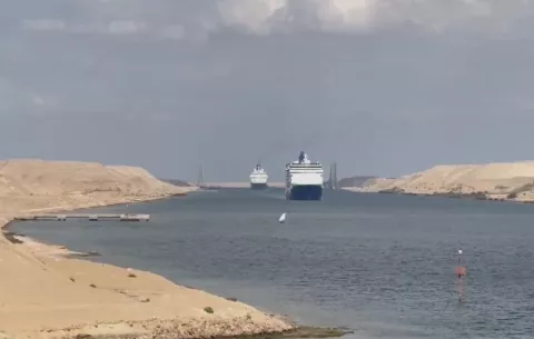 Canal de Suez confía en que 'todo el mundo' vuelva a sus aguas y prorroga descuento de 15%