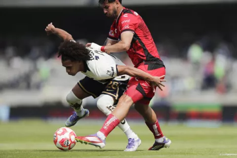 Los Pumas, con Carrasquilla, vencen a Xolos de Tijuana y sigue en la pelea por la 'repesca'