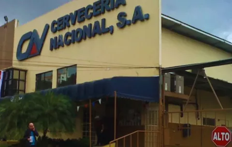 Cervecería Nacional reduce personal ante baja en ventas y alza de impuestos