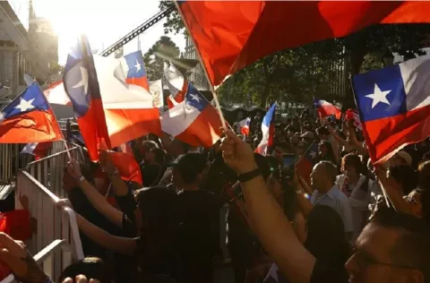 Jeannette Jara y  José Antonio Kast irán a segunda vuelta en Chile