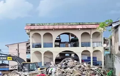 Demuelen la 'Casa Embrujada' de Colón para dar paso a nuevas estructuras