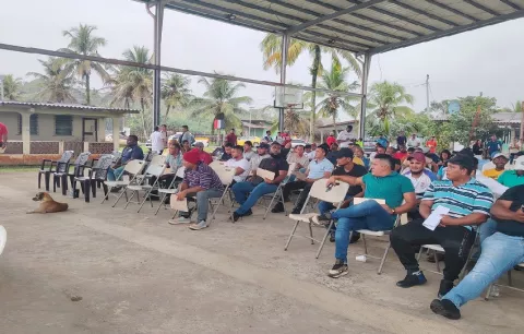 Más de 300 personas participan de la feria de empleo en el distrito de Donoso