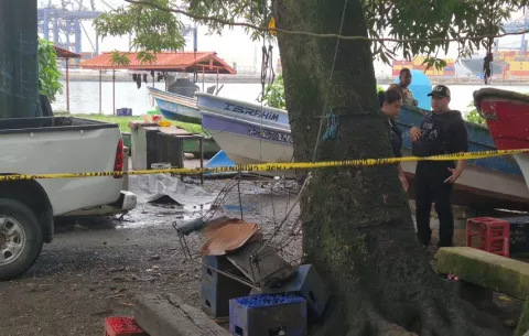 Sicarios acaban con la vida de un vendedor de pescado en La Playita de Colón