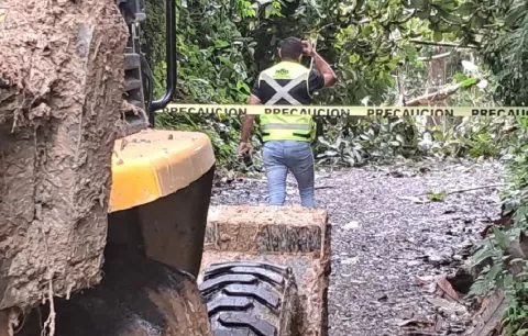 Reabren vía afectada por deslizamientos de tierra  en el corregimiento de Salamanca, Colón