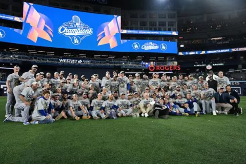  Dodgers completan una remontada épica y ganan el bicampeonato al obtener la Serie Mundial