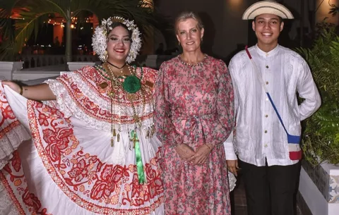 Duquesa de Edimburgo visita icónico lugar donde estuvo la reina Isabel en Panamá; se reunió con aliados clave