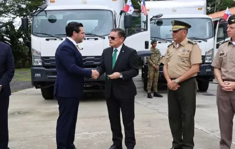 EE.UU. dona a Panamá centro de operaciones y transportes valorados en un millón de dólares