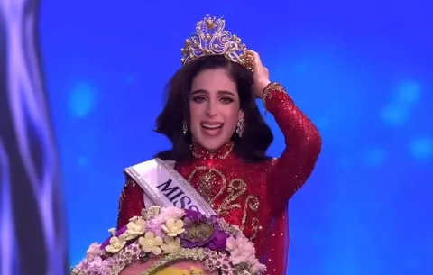 Fátima Bosch, de México, se convierte en la nueva Miss Universo