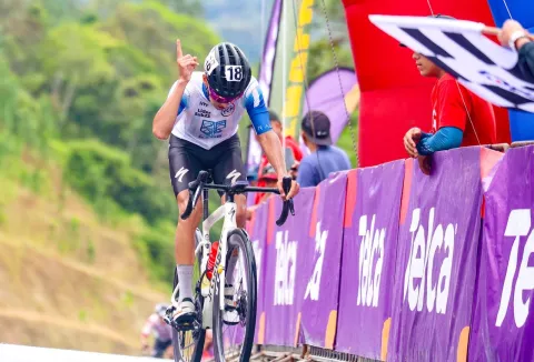Alejandro Granados gana en Loma de La Chancleta y asume el liderato de la Vuelta a Chiriquí