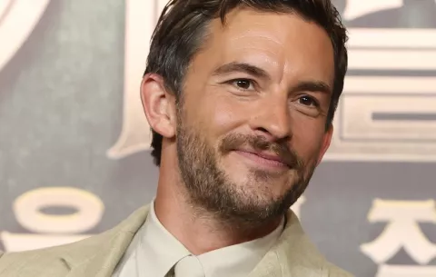 Jonathan Bailey es elegido el hombre más sexy del mundo