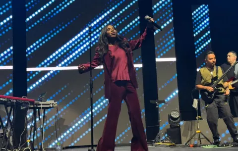 Lilly Goodman desata una ola  de emociones en Panamá con el lleno total de su concierto