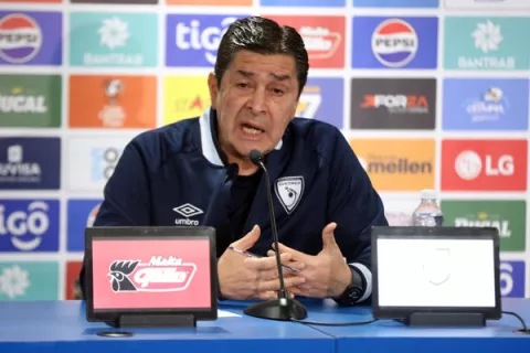 Tena dice que a Guatemala solo le sirve la victoria contra Panamá