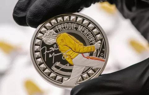 Lanzan una moneda conmemorativa de Freddie Mercury por el 40 aniversario de 'Live Aid'