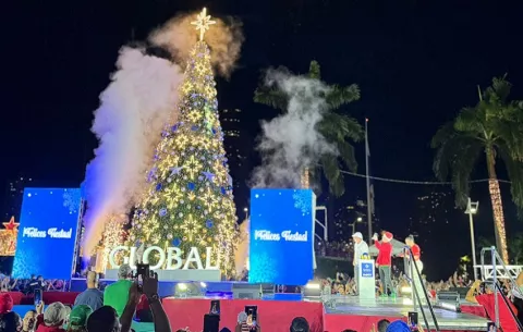Alcalde Mizrachi enciende la Navidad en la Cinta Costera y en 26 puntos de la ciudad capital