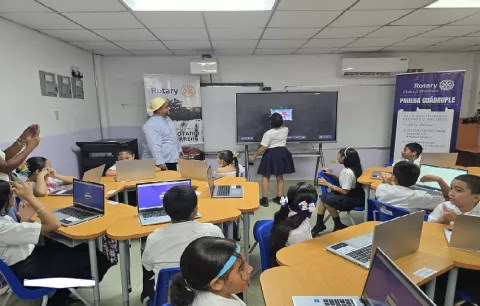 Inauguran primera aula digital interactiva en el Centro Educativo Básico General Mendoza La Chorrera
