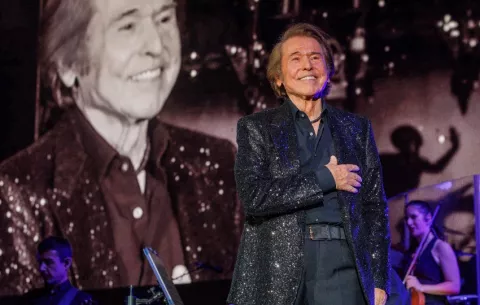 Raphael recibirá homenaje como 'Persona del Año' en los Latin Grammy 2025