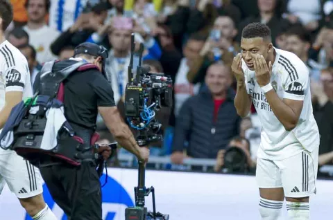 Real Madrid golea al Valencia con otro partidazo de Mbappé