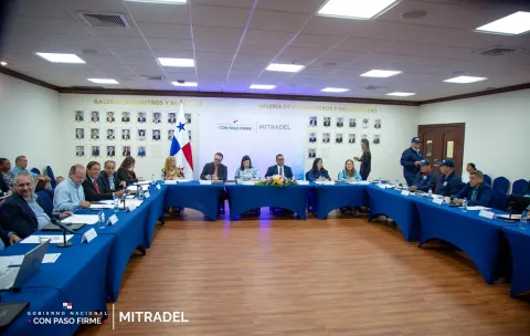 Ejecutivo aboga por un consenso en discusión del salario mínimo