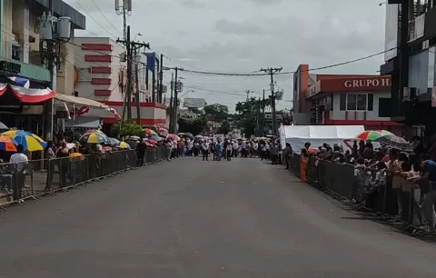 Santiago vivió un 3 de noviembre con poca concurrencia en el desfile cívico