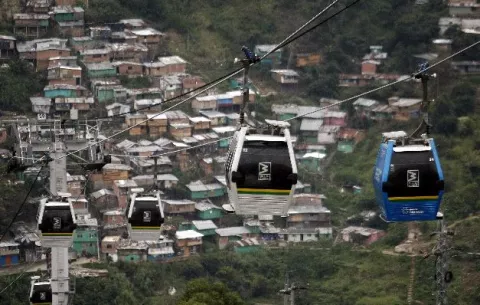 Metro se informa sobre gerencia de construcción  de sistema de teleférico