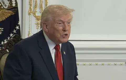 Trump avisa de que se considere el espacio aéreo de Venezuela 'cerrado en su totalidad'