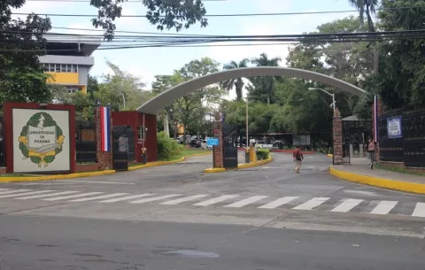 Universidad de Panamá sigue remando por dinero para pagar bonos; hay preocupación por los rechazos de traslados