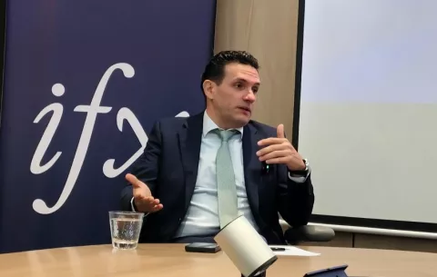 ¡Cuidado con el 'vishing'! Contestar una llamada  de un desconocido podría meterlo en problemas