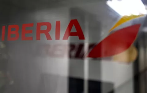 Aerolíneas y viajeros, pendientes de recomendaciones sobre Venezuela tras aviso de Trump