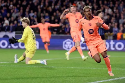 Lamine Yamal salva al Barcelona ante Brujas en la Champions