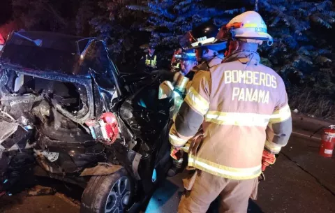 Un muerto y dos heridos graves deja accidente en la autopista Arraiján–La Chorrera