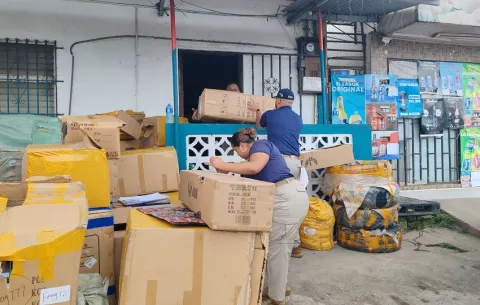 Aduana decomisa mercancía hallada en un depósito en La Chorrera