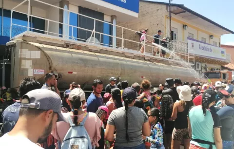 Las Tablas y Chitré listas para las tradicionales mojaderas entre Calle Arriba y Calle Abajo