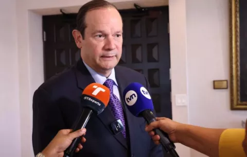 Canciller revela que buques interceptados por EE.UU. no cumplían con las normas marítimas