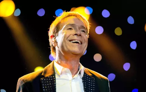Cliff Richard revela que fue tratado de cáncer de próstata