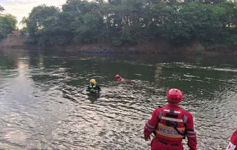 Buscan a menor de 13 años desaparecido en el río Santa María