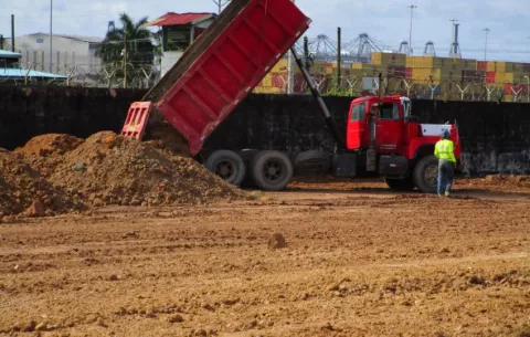 Proyecto de cárcel de Colón lleva 70% en movimiento de tierra
