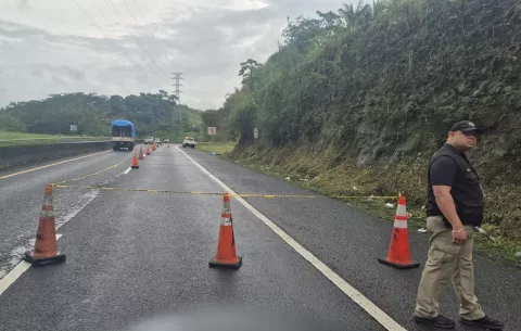 Encuentran el cuerpo de un hombre ejecutado a orillas de la autopista Panamá-Colón