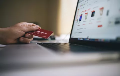 ¿Cómo evitar las estafas de fin de año?